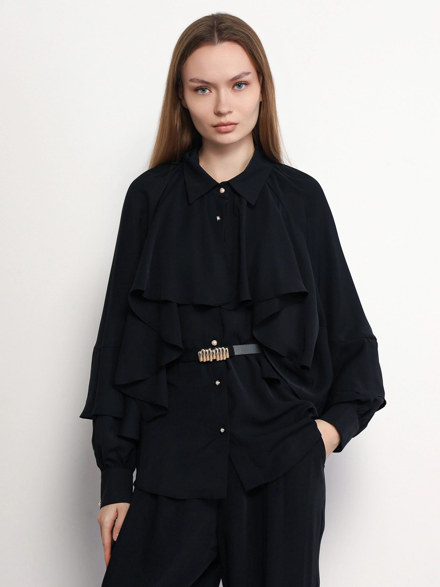 Блуза черного цвета с рюшами